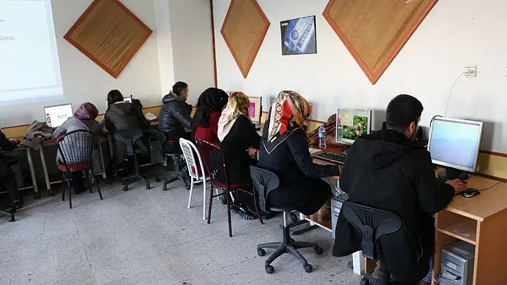 'Halk Eğitim Merkezinde yediden yetmişe herkese eğitim veriliyor'