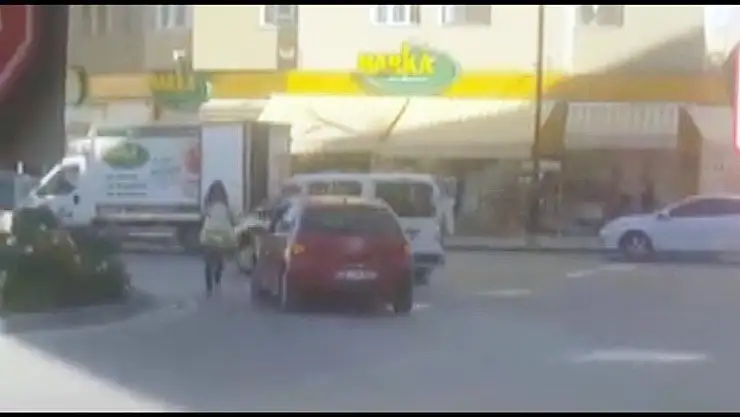 'Yol ortasında otomobilini bırakarak alışveriş yaptı'