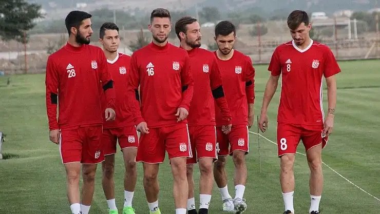 'Aybaba: ''Yabancı oyuncu sayısının arkasına sığınmasınlar'''