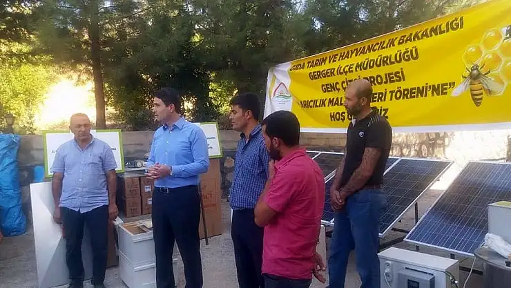 'Genç çiftçilere arı kovanı ve arıcılık malzemesi dağıtıldı'
