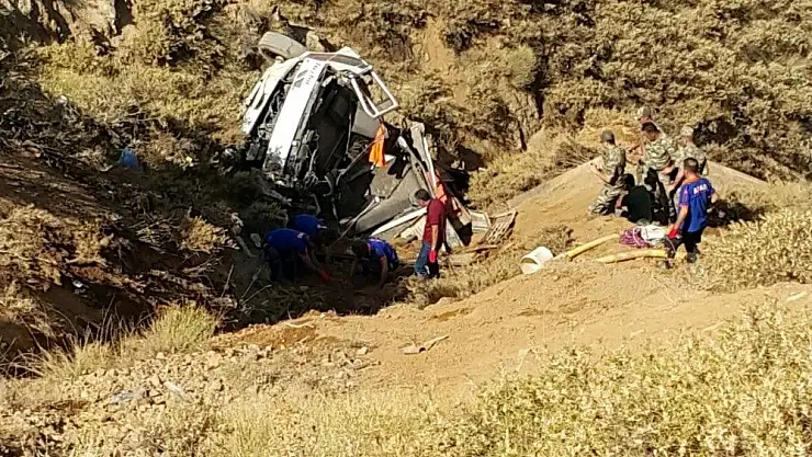 'Su tankeri uçuruma yuvarlandı: 1 ölü'