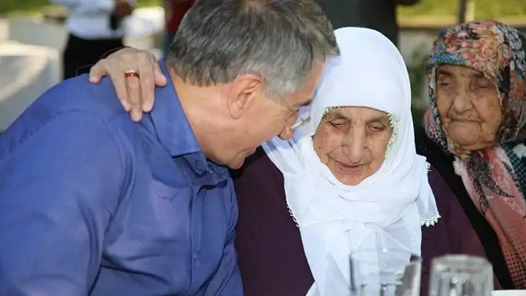 'Başkan Yanılmaz, huzurevi sakinleriyle bir araya geldi'