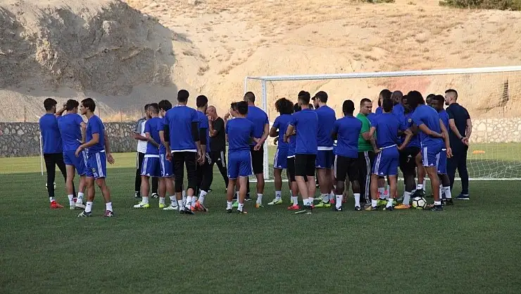 'Sportif Direktör Ravcı Mazeretlerin arkasına sığınmadık'''