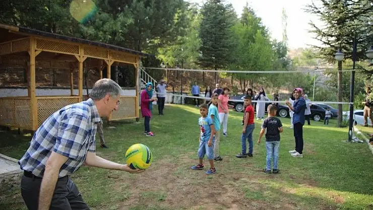 'Başkan Yanılmaz, Sevgi Evlerindeki çocuklarla piknik yaptı'