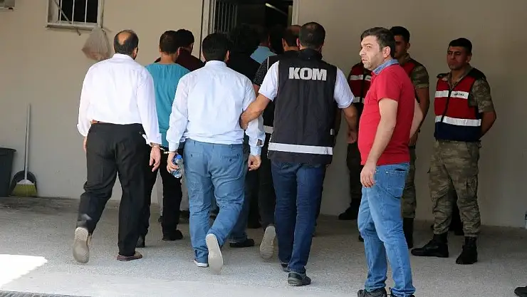 'Elazığ´daki FETÖ operasyonu: 13 kişi tutuklandı, 12 şüpheli daha adliyeye sevk edildi'