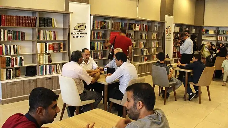'Bilgi ve Hikmet Kitap Kafe açıldı'