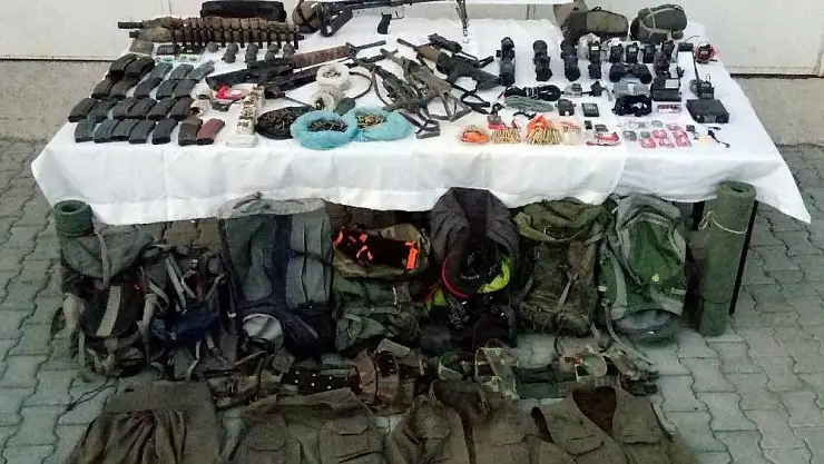 'Etkisiz hale getirilen teröristlerin üzerinden cephanelik çıktı'