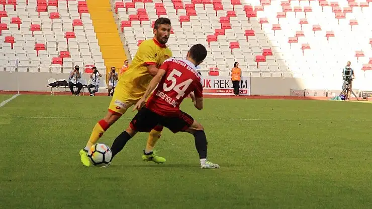 'Süper Lig: D.G Sivasspor: 1 - Göztepe: 2 (İlk yarı)'