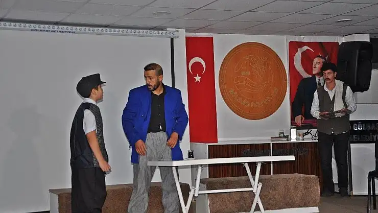 'Gölbaşı´nda `Bir Demet Tiyatro´ oyunu sergilendi'