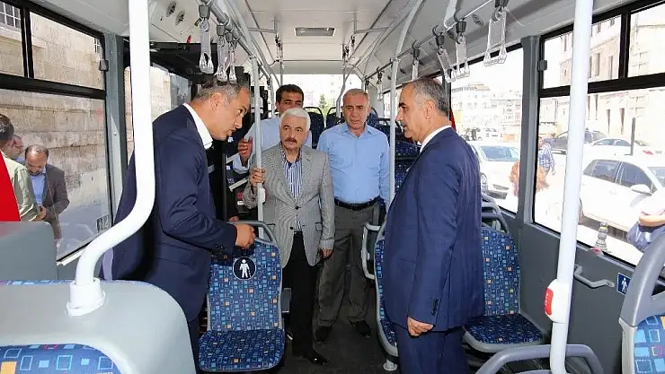 'Halk otobüslerinin rengi kırmızı-beyaz olacak'