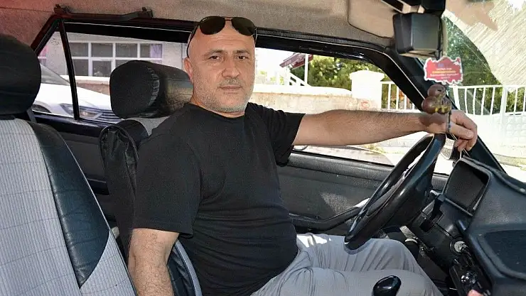 'Kendine ait otomobili ile isteyenlere ücretsiz ulaşım hizmeti veriyor'