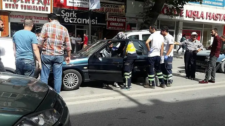 Kışla Caddesi´nden üç araç kaza yaptı