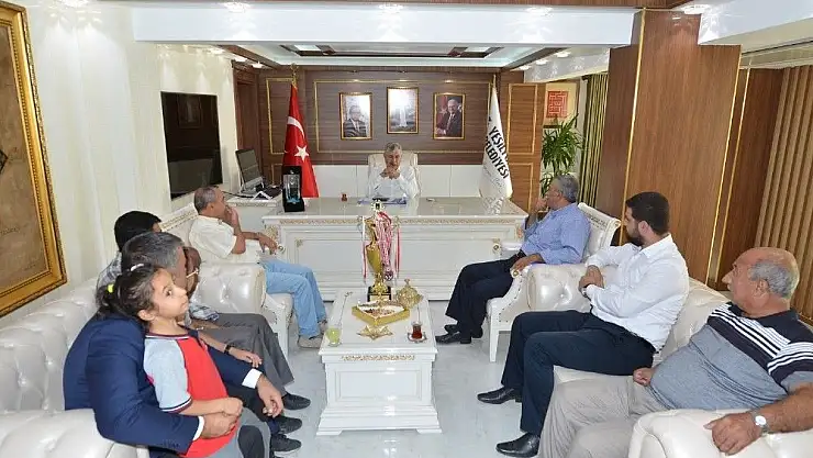 Başkan Polat başarılı sporcularla bir araya geldi