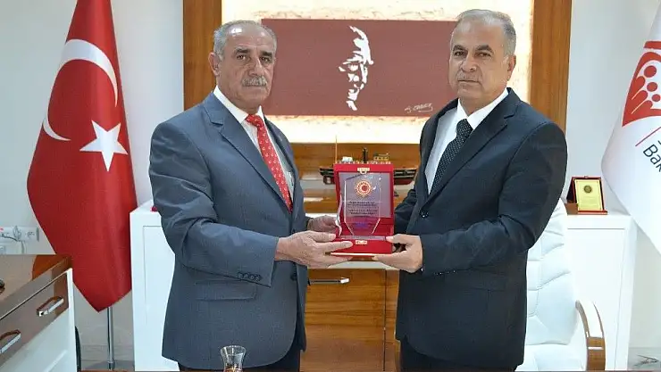 Şehit yakınları ve gazilerden Aile ve Sosyal Politikalar İl Müdürü Bulut´a plaket