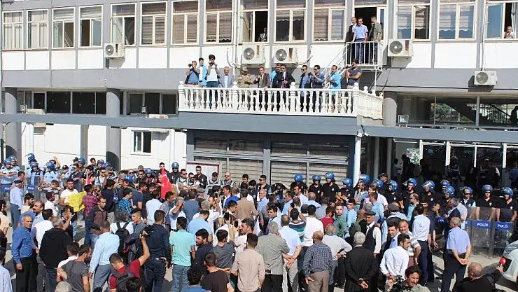 'Vali Nurullah Naci Kalkancı tütün eylemcilerine hitap etti'
