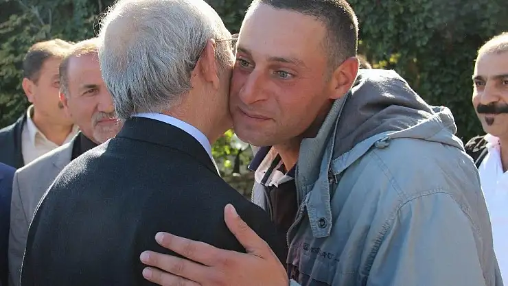 'Kılıçdaroğlu, asker oğluna sarılarak Sivas´tan ayrıldı'