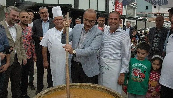 'Alpedo-Kervan´dan 3 bin kişiye aşure ikramı'