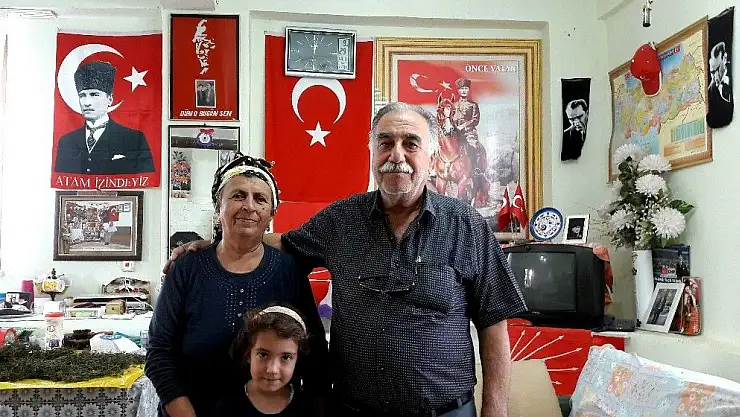 'Atatürk hayranı vatandaş bağ evini Türk bayrakları ve Atatürk posterleri ile kapladı'