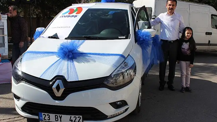 'Dalga geçiyorlar zannetti ´araba´ kazandı'