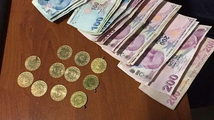 'Çaldıkları altınları bozdurmak isterken polise yakalandılar'