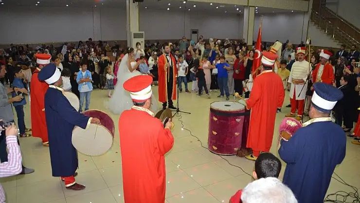 'Lübnanlı geline mehteranlı düğün'