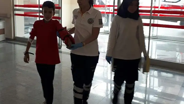 'Merdivenlerden düşen öğrenci yaralandı'