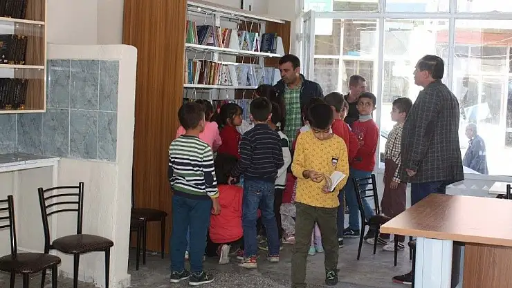 'Kitap kafe halkın hizmetine girdi'