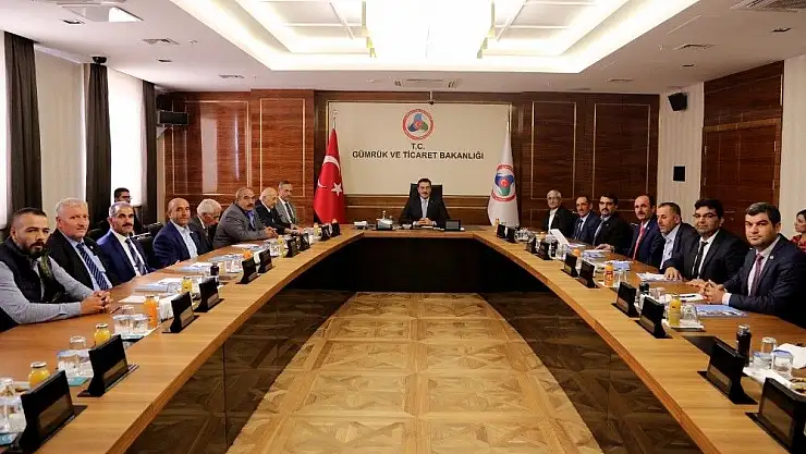 Bakan Tüfenkci Malatyalı muhtarları kabul etti