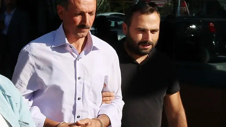 Kızının boğazını kesen baba sağlık kontrolünden geçirildi