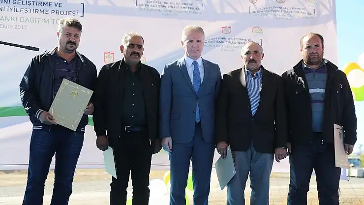 'Üreticilere süt soğutma tankı dağıtıldı.'