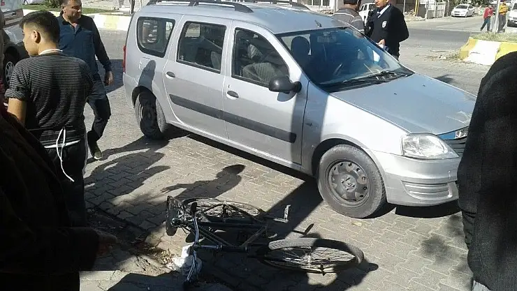 'Otomobil bisiklete çarptı: 1 yaralı'