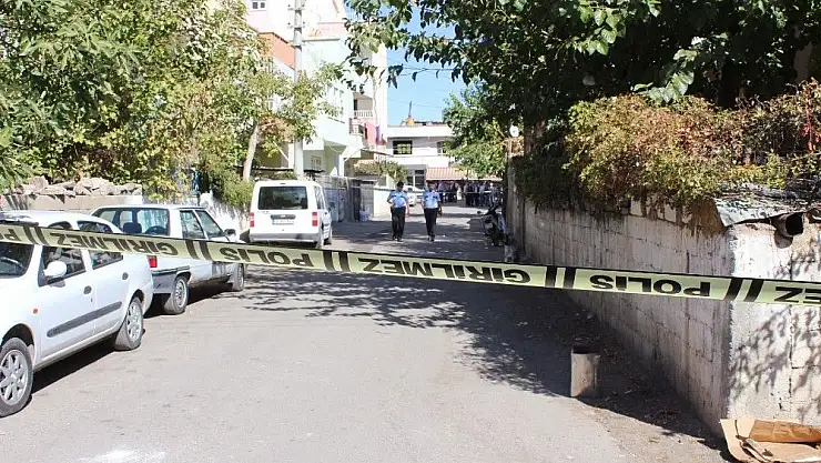 'Sokak ortasında silahlı saldırıya uğrayan genç yaralandı'