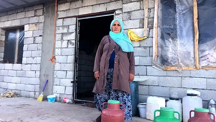 'Dört yıldır elektriksiz yaşıyor'