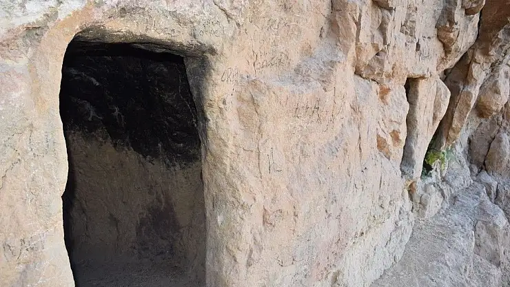 Malatya'da Tarihi mağaralarda defineci tahribatı
