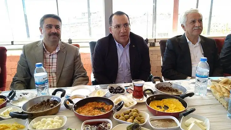 'Başkan Toprak istişare toplantısı düzenledi'