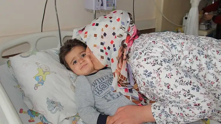'Havuza düşen ve kalbi iki kez duran Minik Mustafa, kalp masajıyla hayatta kaldı'