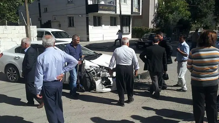 'İki otomobil çarpıştı: 1 yaralı'