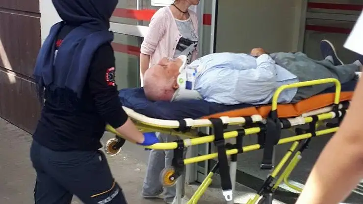 'Ağaçtan düşen adam yaralandı'