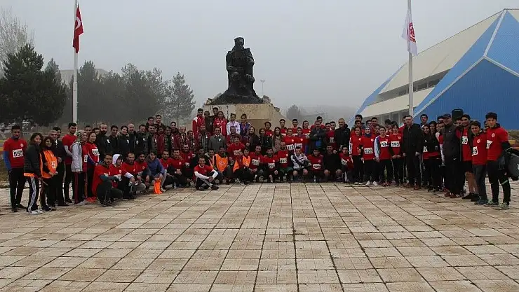 'Engelli sporcular soğuk havada Ata´sı için koştu'