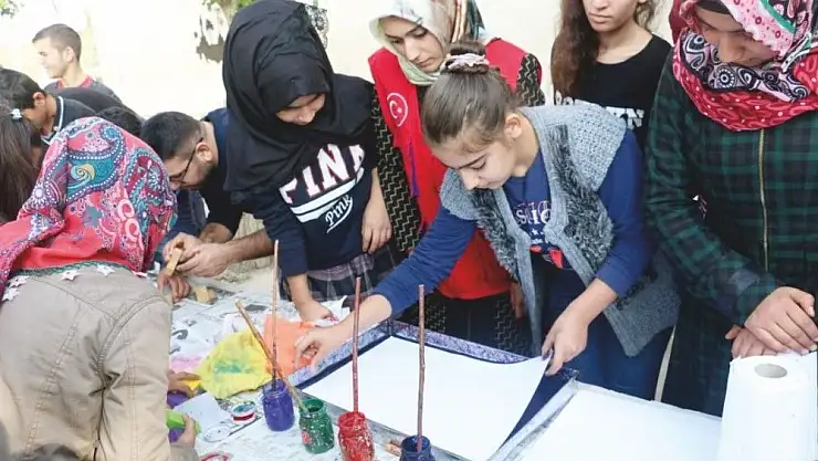 'Gençlik Merkezi gençleri ortaokul öğrencileriyle bir araya geldi'