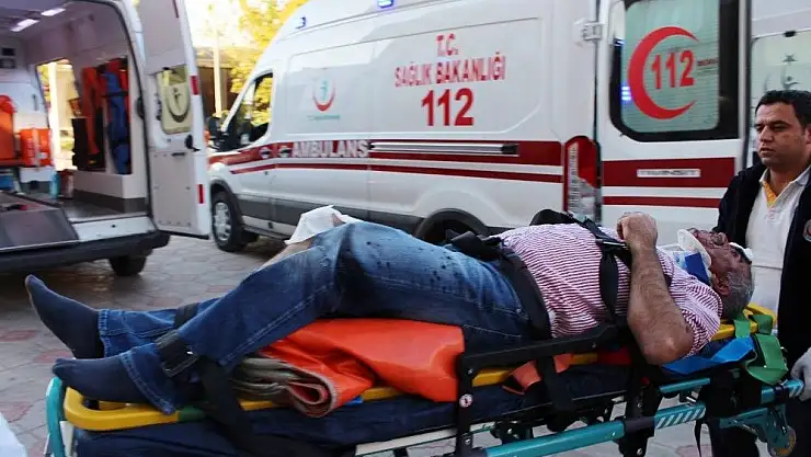 'Hafif ticari araç ile otomobil çarpıştı: 5 yaralı'