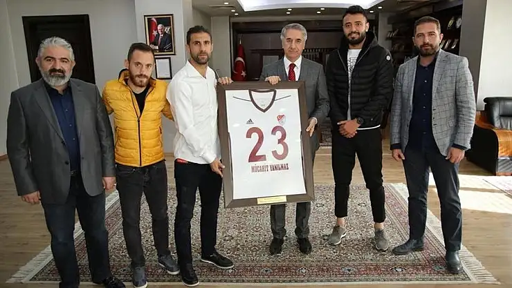 'Başkan Yanılmaz´a, Elazığspor forması'