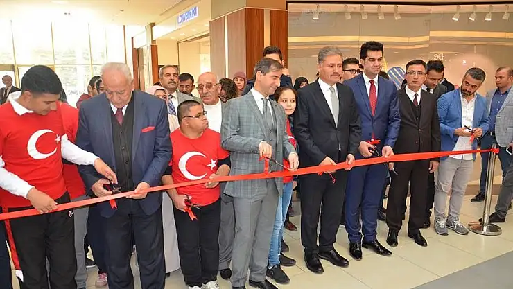 'Down Sendromlu çocuklardan sergi'