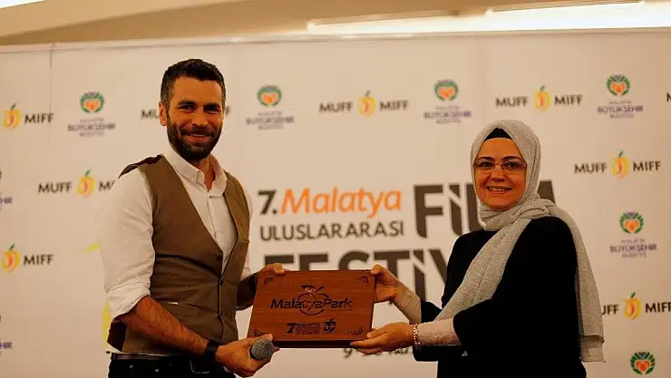 'Gökhan Mumcu hayranları ile buluştu'