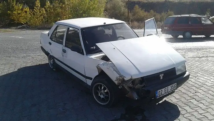 'İki otomobil çarpıştı'