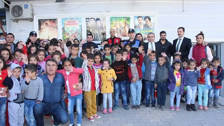 'Köy okulu öğrencileri ilk defa sinema heyecanı yaşadı'