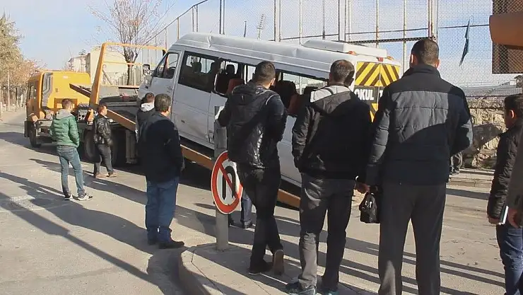 'Sivas´ta okul servisi kaza yaptı'