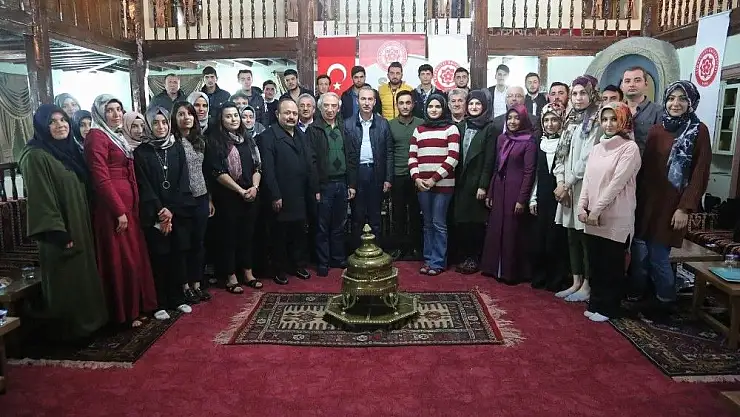 'CÜ Rektörü Yıldız öğrencilerle Söz Meclisi´nde buluştu'