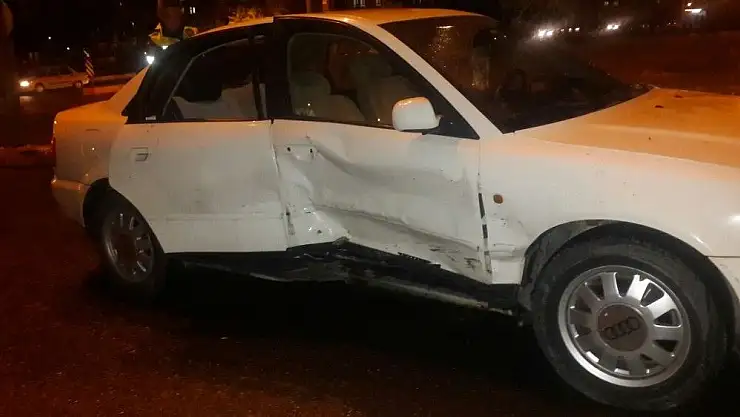 'İki otomobil çarpıştı: 4 yaralı'