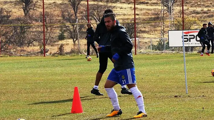 E. Yeni Malatyaspor yağmur altında çalıştı